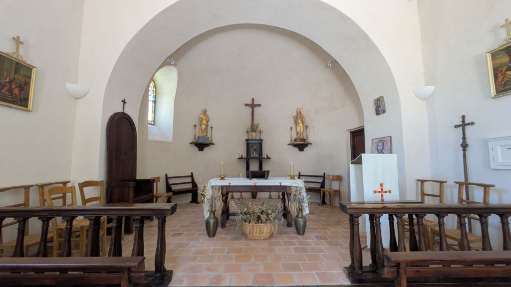 Autel de l'église d'Archail